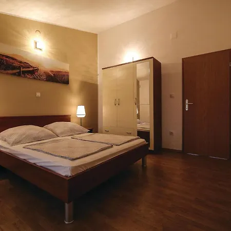 Semesterbostad Stunning In Okrug Gornji With Wifi *