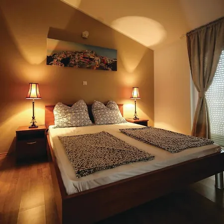 Semesterbostad Stunning In Okrug Gornji With Wifi Trogir
