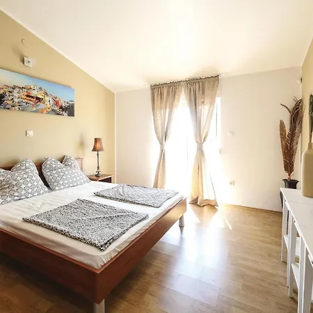 Stunning In Okrug Gornji With Wifi Trogir