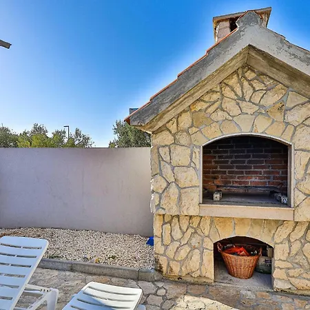 Semesterbostad Stunning In Okrug Gornji With Wifi Trogir