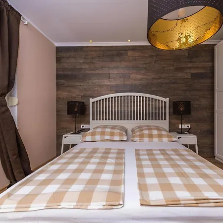 Stunning In Okrug Gornji With Wifi Semesterbostad Trogir